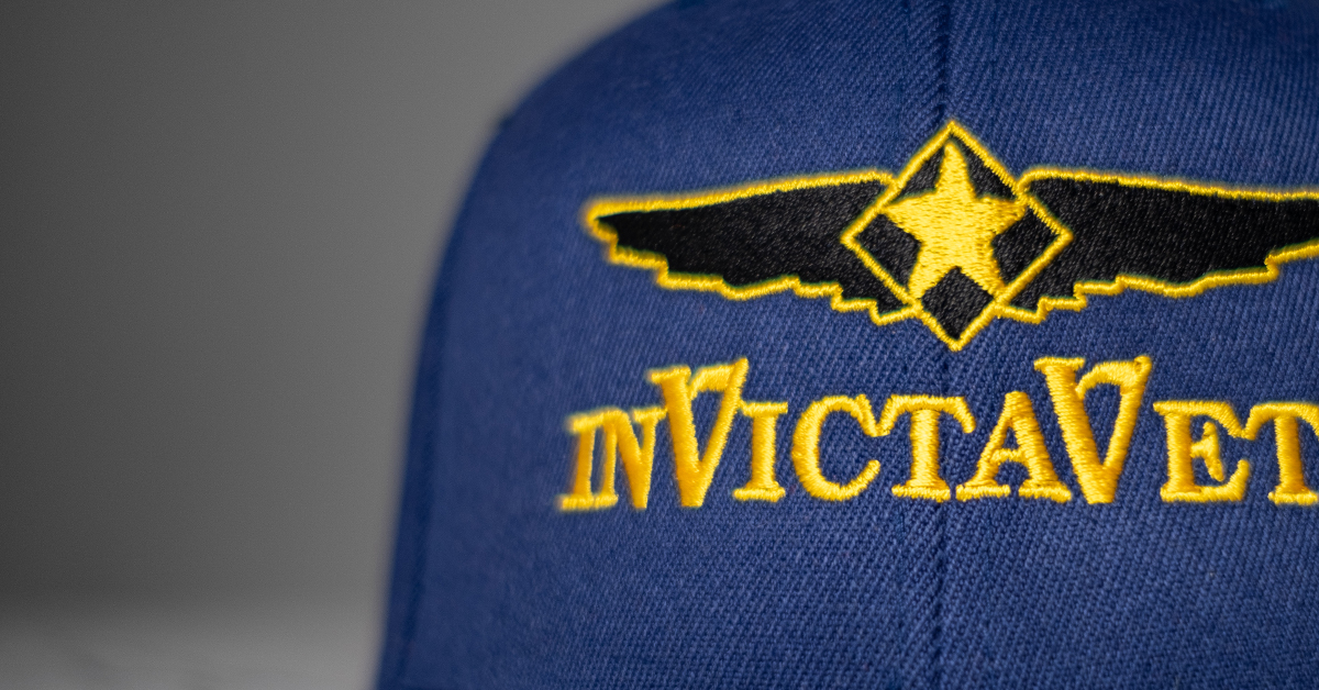 企业定制T恤工作服：高性价比团队工作服如何提升凝聚力？(图1)