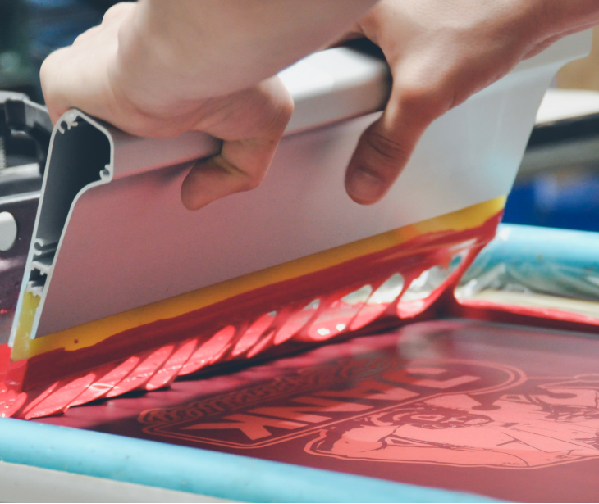 厦门哪里有定做衣服的？不是本地的定制平台怎么样？