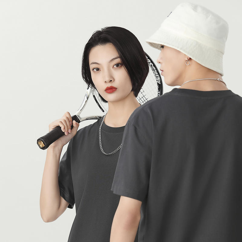 定制T恤找专业的服装定制厂家很重要