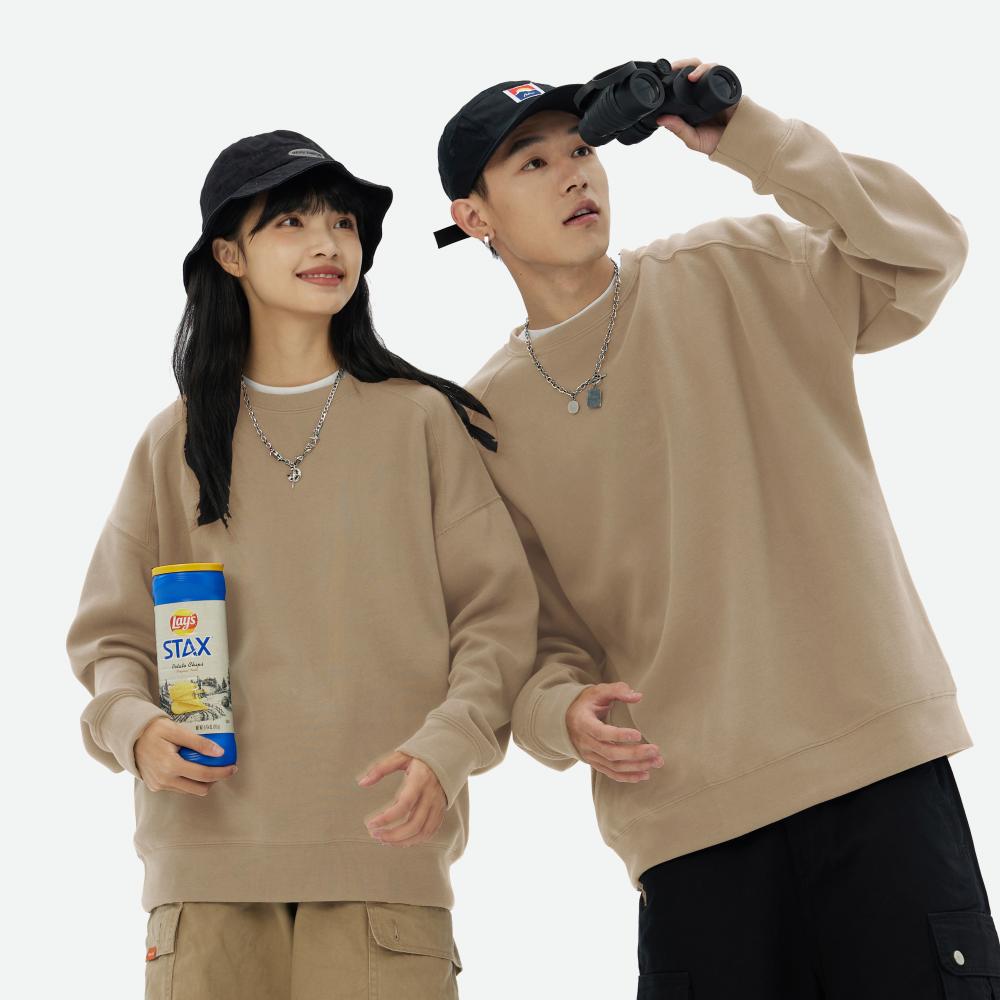 <strong>银狐绒圆领落肩卫衣</strong>