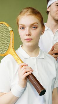 配图