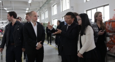 无锡T恤衫厂家工艺与质量解析：雅森漫定制